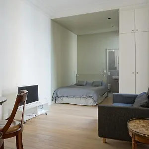  Appartement Rue Chateaubriand - 8 France