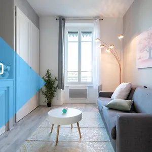  Appartement Macé France